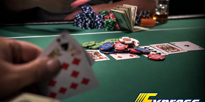 ban_poker_dien_anh_voi_chip_va_bai_ky_vong_800x400.webp